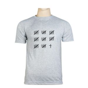 Prisonnier avant la croix [T-shirt]